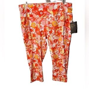 NWT Avia Women’s Floral Plus Size Capri Leggings